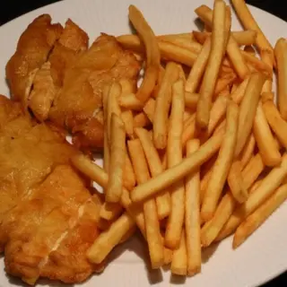 Pollo empanado con patatas