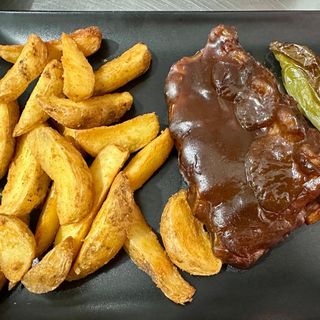 Costillar asado a baja temperatura con salsa bbk