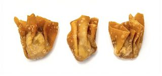 Bolita de gambas frita con sésamo