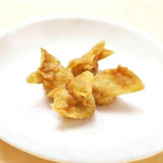 #8 wantun frito con queso y cangrejo