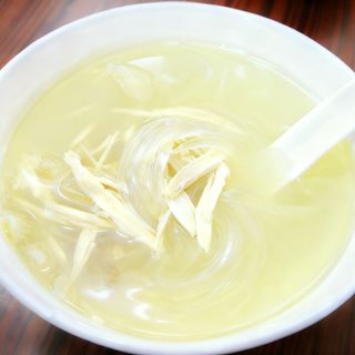 sopa de fideo chino con pollo