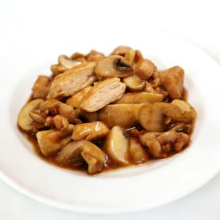 #55 pollo con champiñones