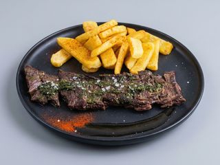 Entraña De Ternera (Entrecot) Con Patatas Cruijientes