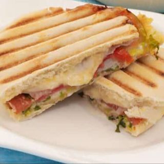 CAMPERO POLLO CRUNCHY, JAMON Y QUESO