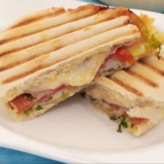 CAMPERO LOMO, BACON Y QUESO