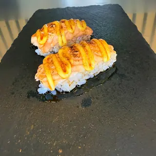 Nigiri de Salmon flameado (2pzas)