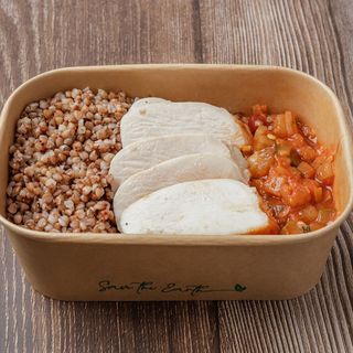 Pavo con trigo sarraceno y ragú