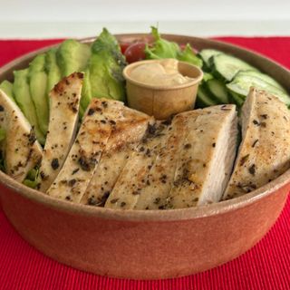 Ensalada de pollo y aguacate