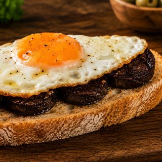 Montadito: Morcilla Y Huevo