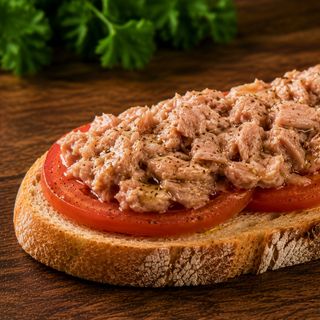Montadito: Atún Y Tomate