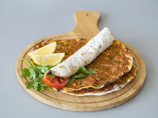 Menú piza turca (solo carne y salsa 