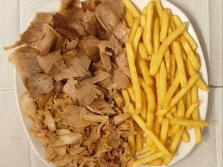 3 plato carne con patata y 1 bebida 2L