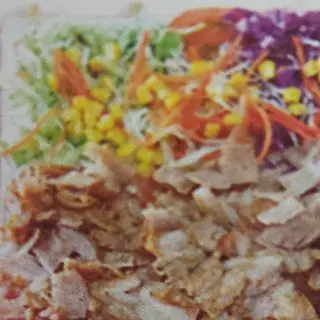 Plato carne con ensalada 