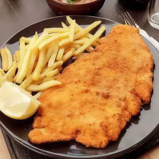 Milanesa De Pollo Con Patatas Fritas