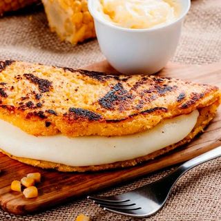 Cachapa Cochino frito y Queso 