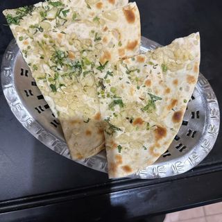 Garlic naan