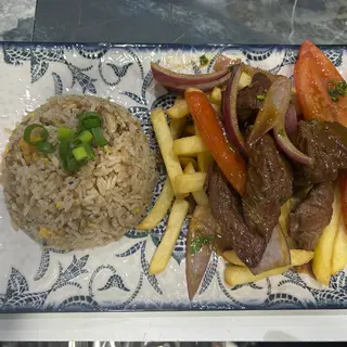 Arroz chaufa con lomo salteado