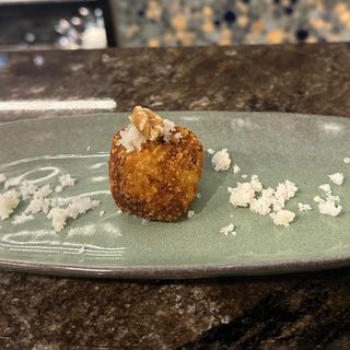Croqueta de queso y nueces 1 ud.