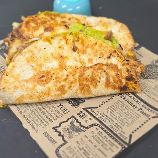 Quesadilla con pico de gallo