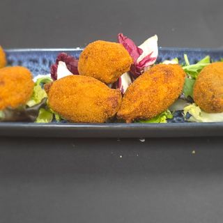 Croquetas de secreto y miel.
