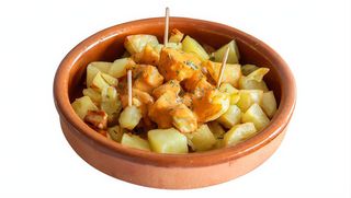 Plato de patatas brava