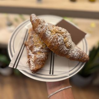 Croissant De Almendras