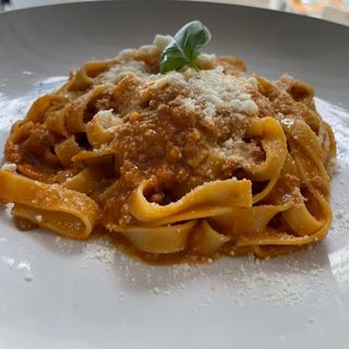 Fettuccine Fresco con Salsa a la Boloñesa