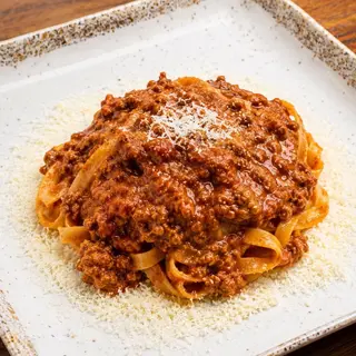 Fettuccine Fresco con Salsa a la Boloñesa