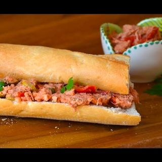 BOCADILLO ATÚN TUNA SANDWICH