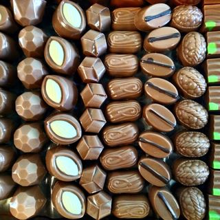 CAJA BOMBONES 9 UNIDADES