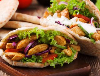 Kebab de pollo