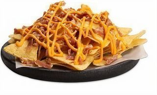 Nacho con bacon y cheddar (ración)