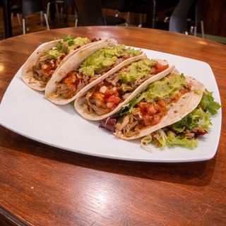 Tacos con carne mechada (ración)