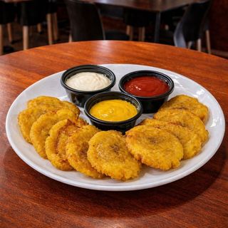 Plátanos macho con salsas