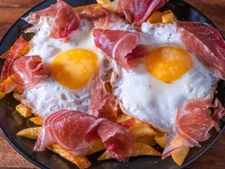 Huevos con Patatas y jamón ibérico