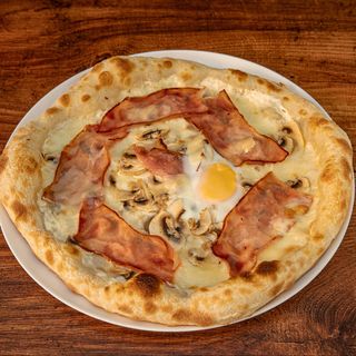 Pizza Carbonara Con Huevo (30 Cm.)