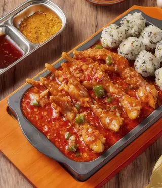 Patas de pollo picantes (ración)