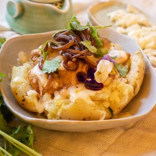 Patata Rellena De Pollo Thai