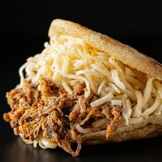 Arepa Rellena De Carne Y Queso