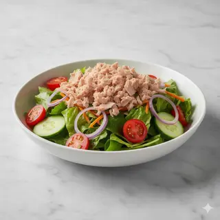 Ensalada mixta de vegetales con atún