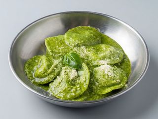 Pasta Sorrentino Relleno Ricota Con Espinaca Y Nuez