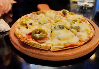 Pizza Jamón Y Morrones (Media)