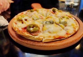 Pizza Jamón Y Morrones (Media)