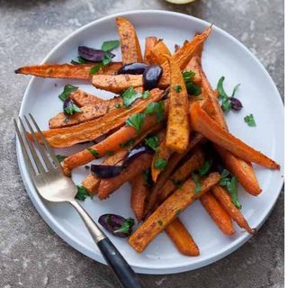 Bastones de boniato hechos al horno