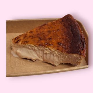 Cheesecake turrón de jijona (porción)