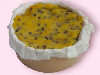 Cheesecake crumbl cookie porción