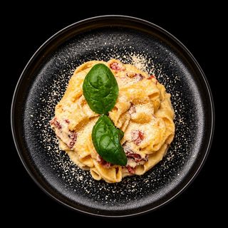 Pasta cremosa con bacon