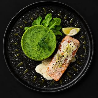 Salmon fillet with mashed potatoes and spinach