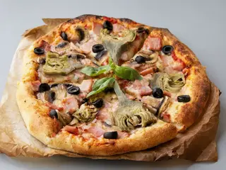 Pizze Capricciosa (33 X 33 Cm.)