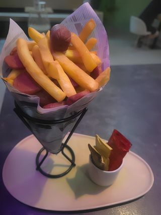 Cono salchipapas